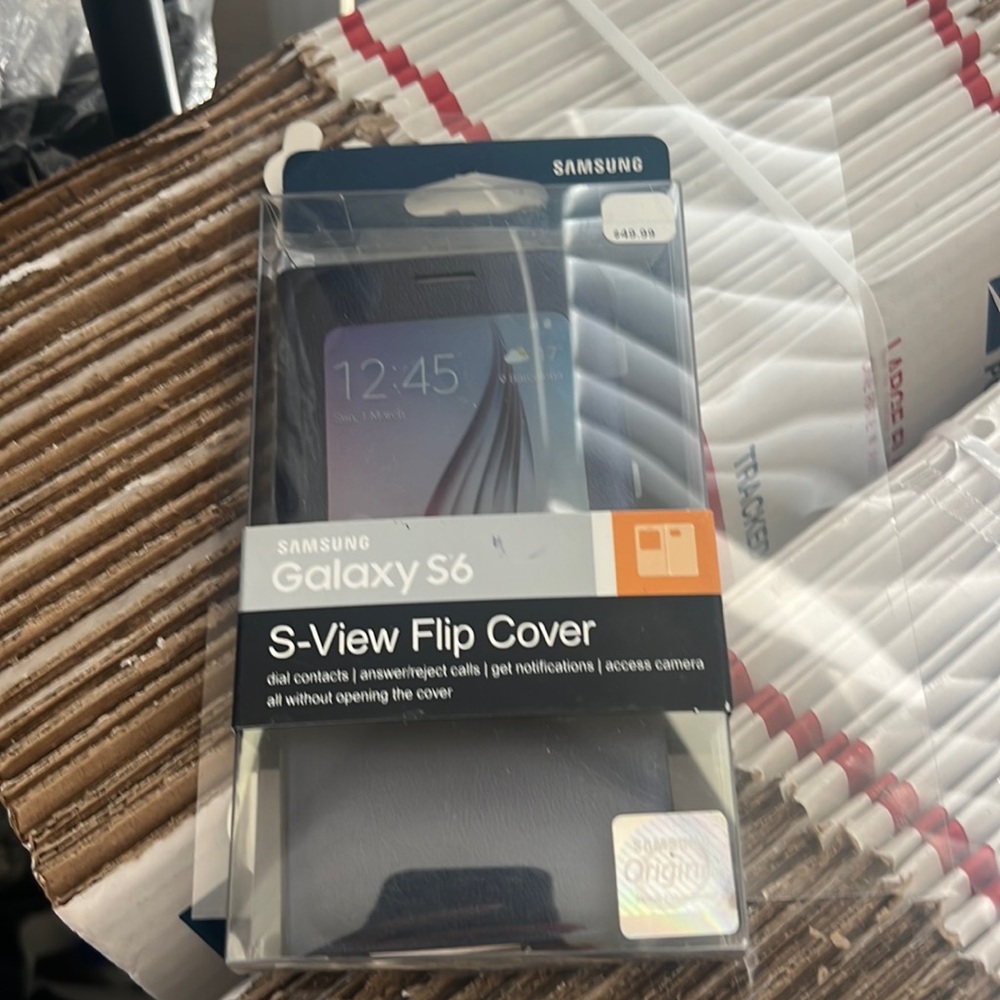 SAMSUNG
Galaxy S6 S-View Flip Cover brand new in box
